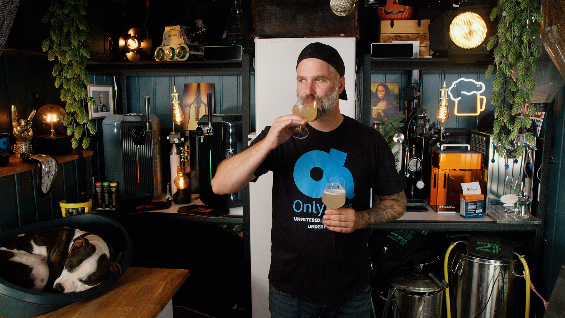 DrHans tasting two glasses of cider