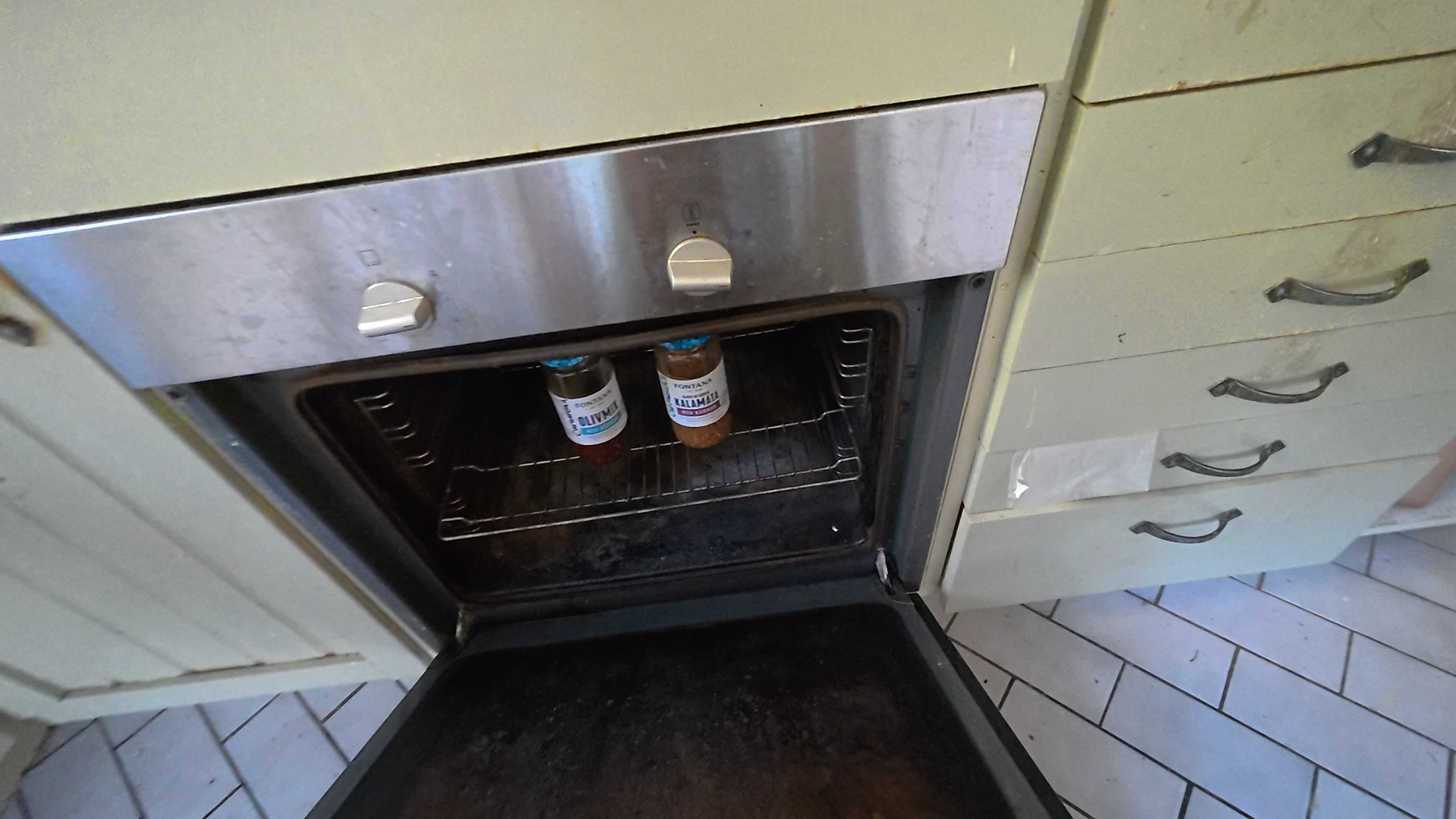 Two jars of steeping wort in the oven