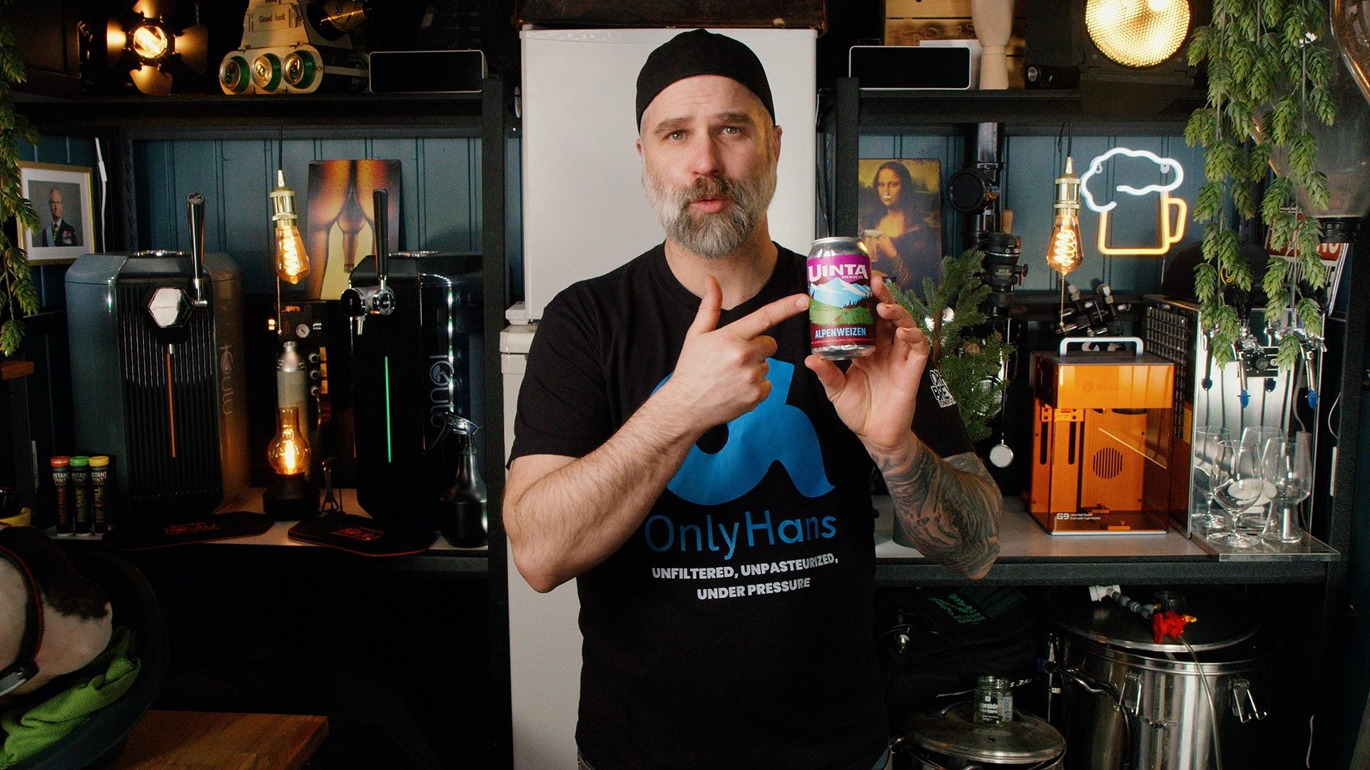 Man pointing at Alpenweizen beer can explaining beer style and review